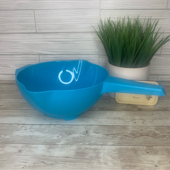 Tupperware 2 Qt colander color blue New - Picture 2 of 2